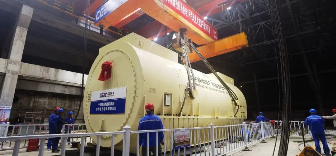  陽泉熱電#1發(fā)電機定子成功吊裝